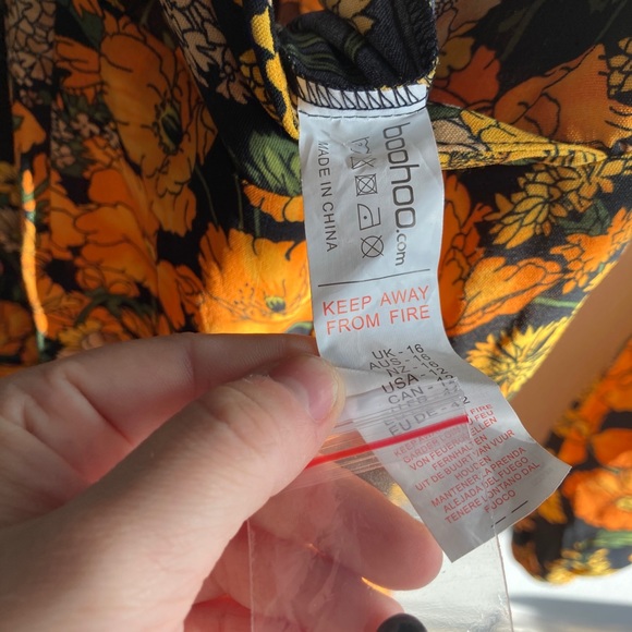 New with Tags | Boohoo Floral Wrap Front Open Back Romper Playsuit - Picture 9 of 15